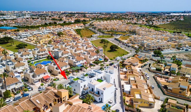Resale - Villa - Torrevieja