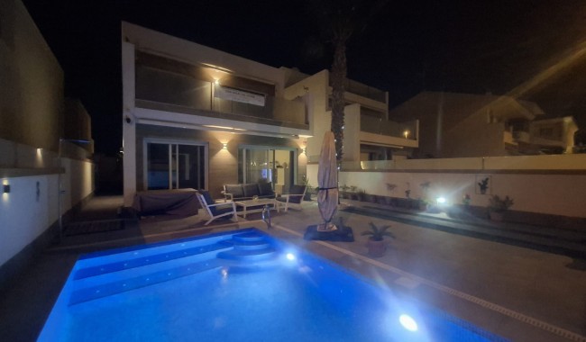 Resale - Villa - Pilar de La Horadada