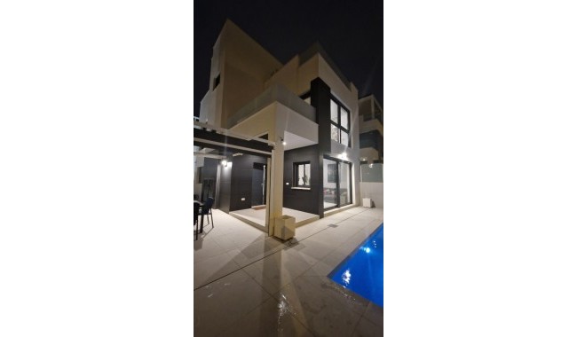 Segunda mano - Villa - Punta Prima