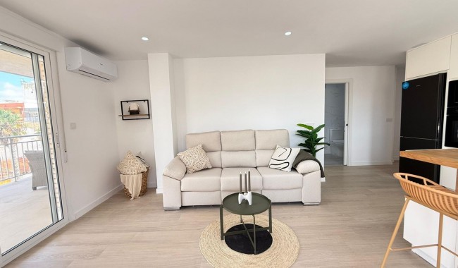 Resale - Apartment - Torrevieja - Playa de los Naufragos