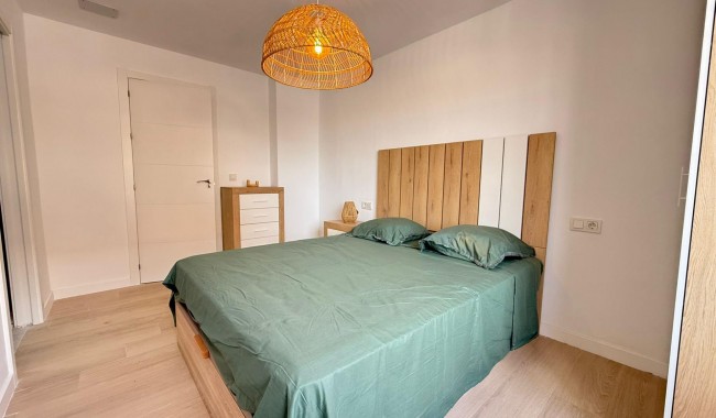 Resale - Apartment - Torrevieja - Playa de los Naufragos