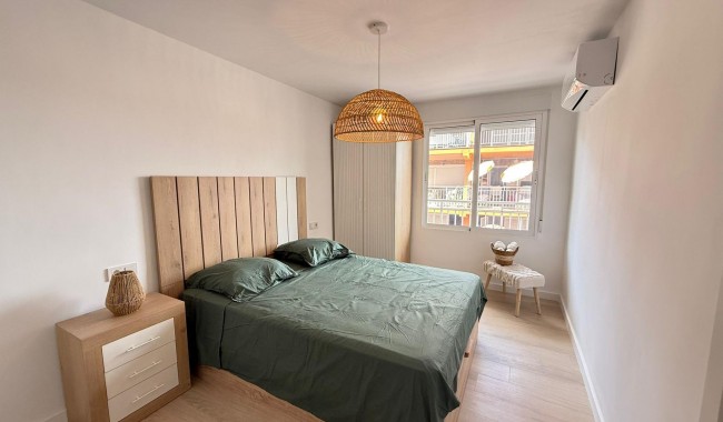 Resale - Apartment - Torrevieja - Playa de los Naufragos