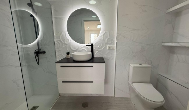 Resale - Apartment - Torrevieja - Playa de los Naufragos
