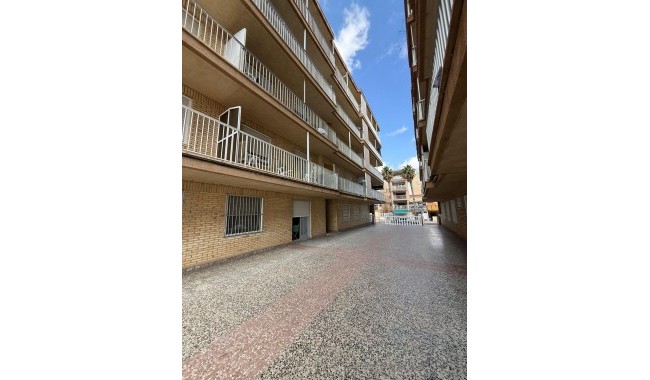 Resale - Apartment - Torrevieja - Playa de los Naufragos
