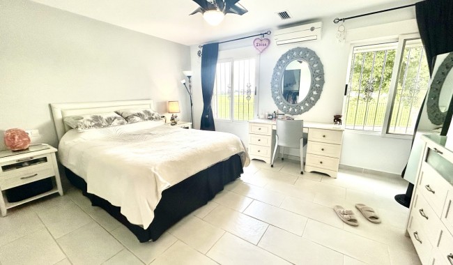 Resale - Villa - Catral