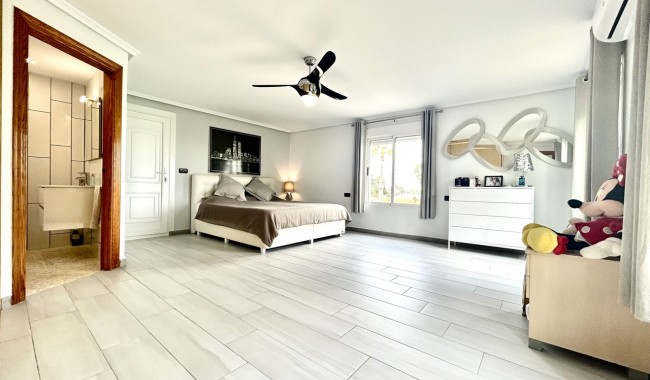 Resale - Villa - Catral