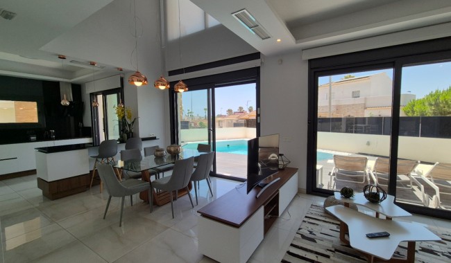 Resale - Villa - Torrevieja - Costa Blanca Sur