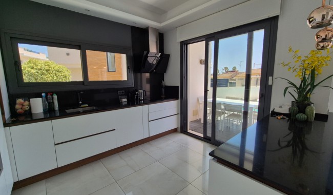Resale - Villa - Torrevieja - Costa Blanca Sur