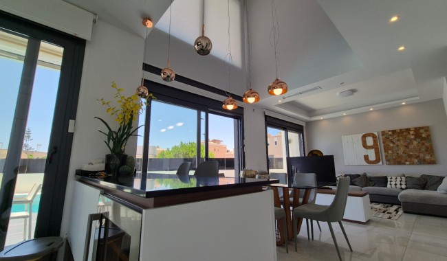 Resale - Villa - Torrevieja - Costa Blanca Sur