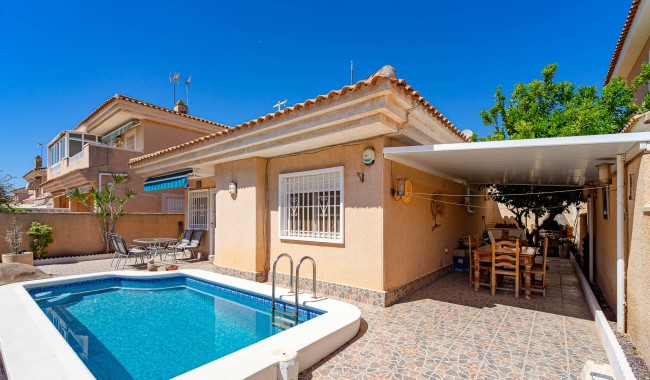 Resale - Villa - Punta Prima