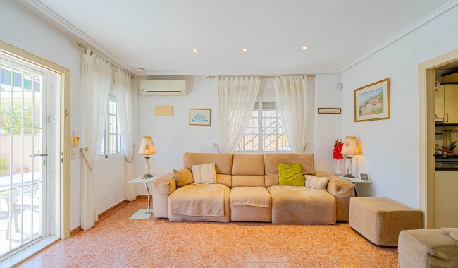 Resale - Villa - Punta Prima