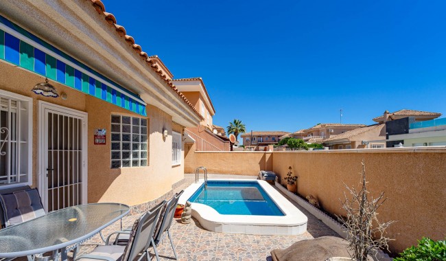 Resale - Villa - Punta Prima