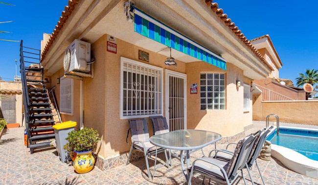 Resale - Villa - Punta Prima