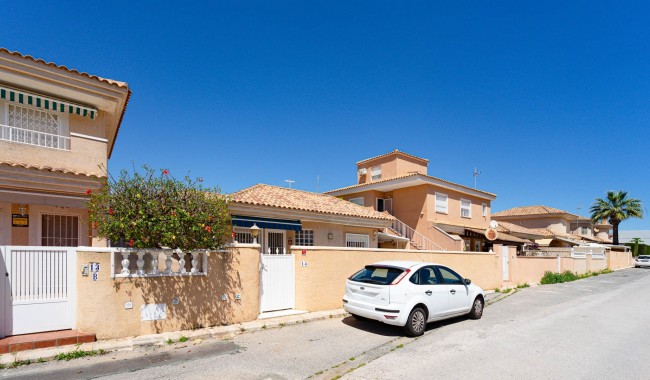 Resale - Villa - Punta Prima