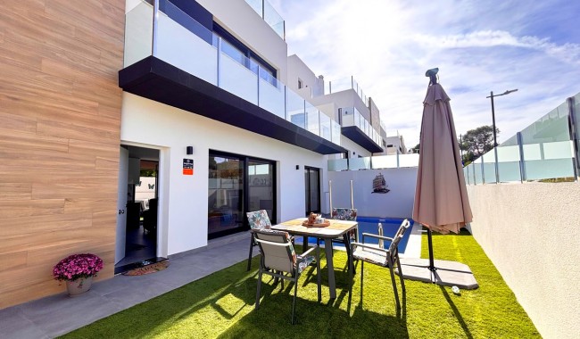 Resale - Villa - Villamartín