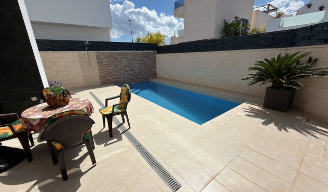 Resale - Villa - Benijófar