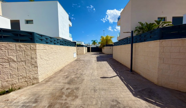 Resale - Villa - Benijófar