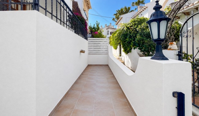 Sprzedaż - Bungalow - Torrevieja - Nueva Torrevieja - Aguas Nuevas