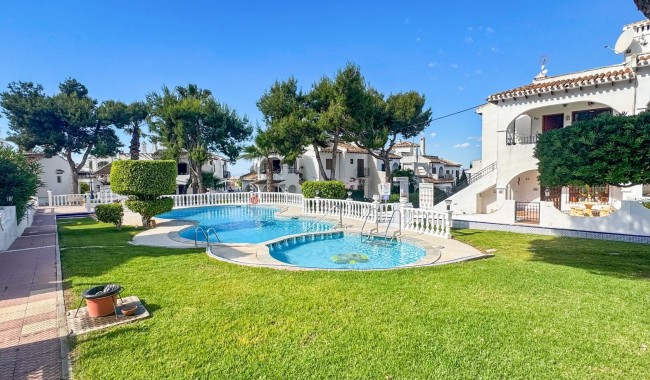 Sprzedaż - Bungalow - Torrevieja - Nueva Torrevieja - Aguas Nuevas