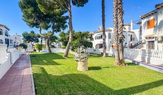 Sprzedaż - Bungalow - Torrevieja - Nueva Torrevieja - Aguas Nuevas