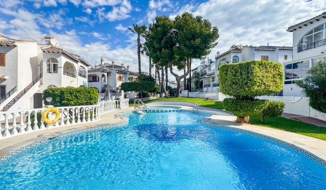 Sprzedaż - Bungalow - Torrevieja - Nueva Torrevieja - Aguas Nuevas