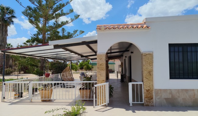 Resale - Finca - Los Montesinos