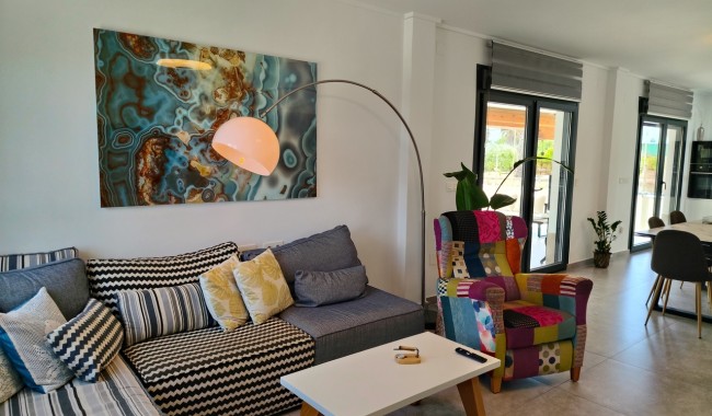 Resale - Finca - Los Montesinos