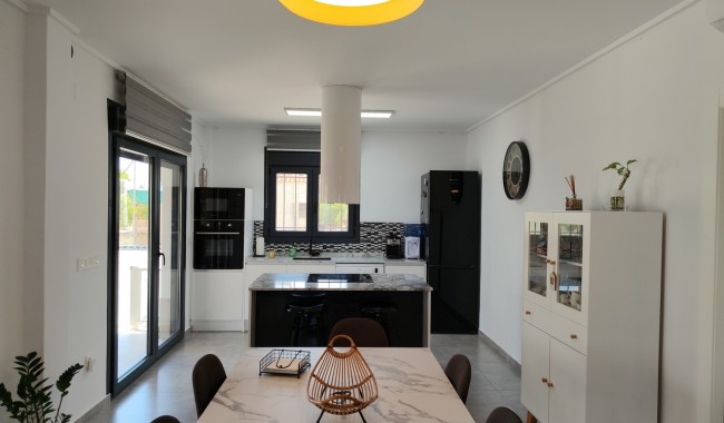 Resale - Finca - Los Montesinos