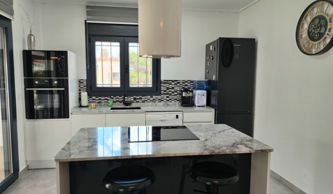 Resale - Finca - Los Montesinos