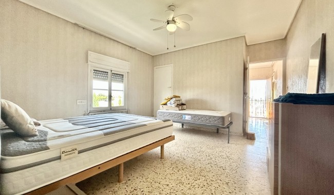 Resale - Finca - Los Montesinos