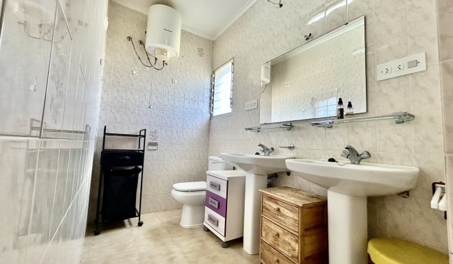 Resale - Finca - Los Montesinos