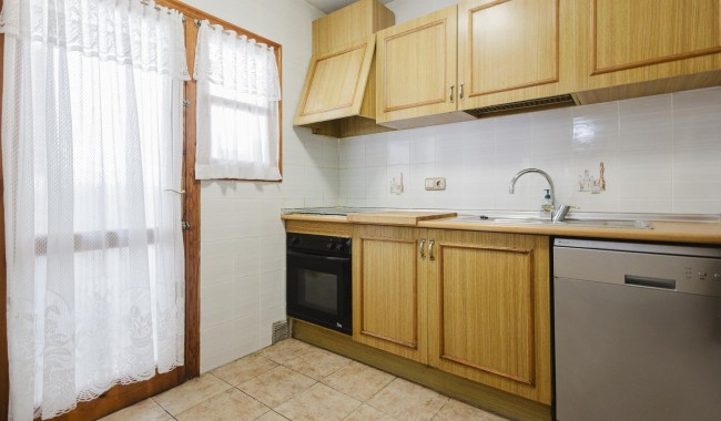 Resale - Apartment - Torrevieja - Playa de La Acequion