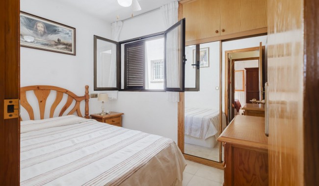 Resale - Apartment - Torrevieja - Playa de La Acequion