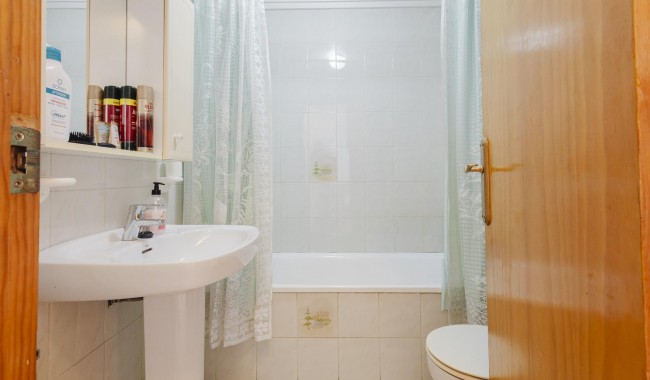 Resale - Apartment - Torrevieja - Playa de La Acequion