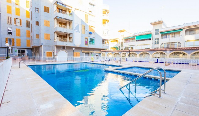 Resale - Apartment - Torrevieja - Playa de La Acequion