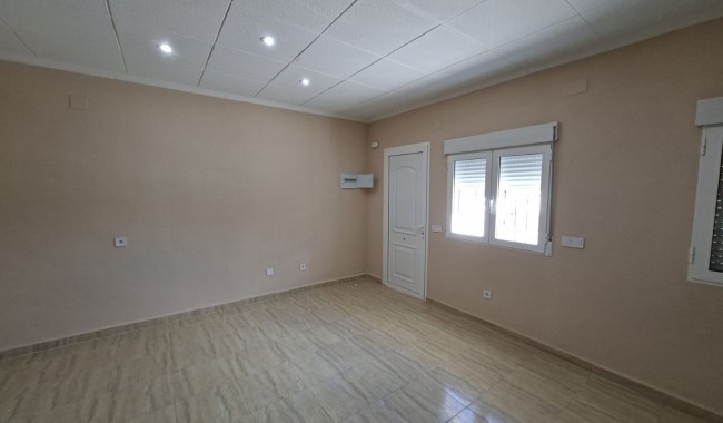 Resale - Townhouse - La Marina - La Marina - Urbanization