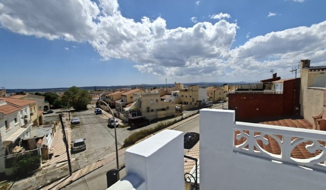 Resale - Townhouse - La Marina - La Marina - Urbanization