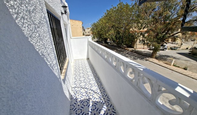 Resale - Townhouse - La Marina - La Marina - Urbanization