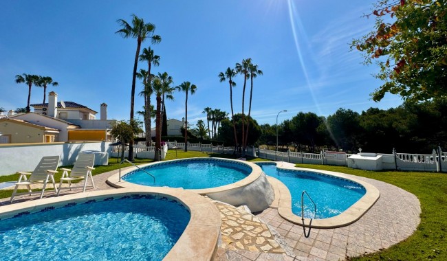 Bungalow - Sprzedaż - Orihuela costa - Villamartín