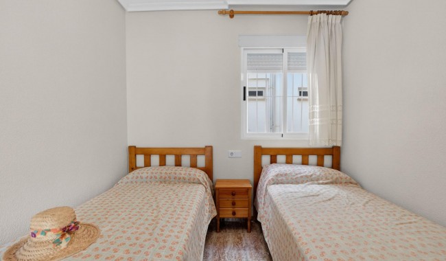 Resale - Apartment - Torrevieja - Playa de los locos