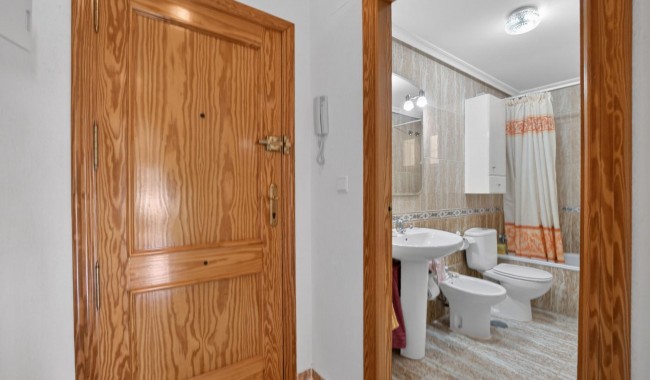 Resale - Apartment - Torrevieja - Playa de los locos