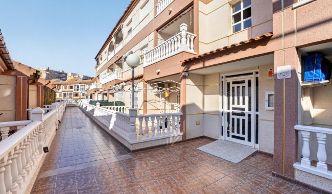 Resale - Apartment - Torrevieja - Playa de los locos