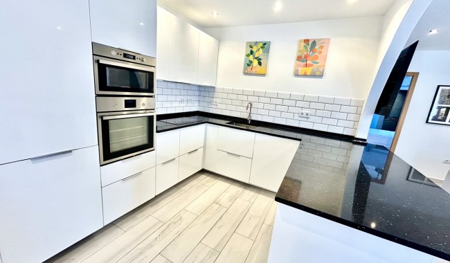 Resale - Villa - Villamartín