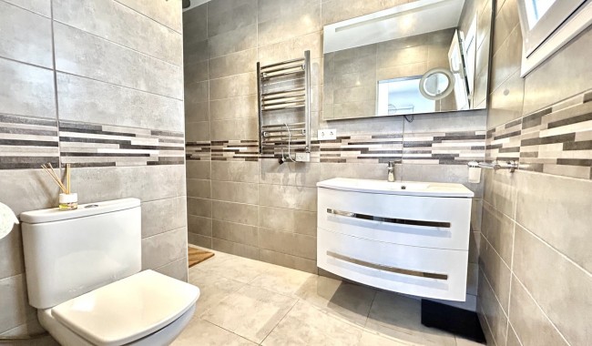 Resale - Villa - Villamartín