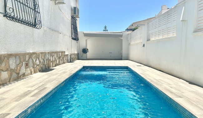 Resale - Villa - Villamartín
