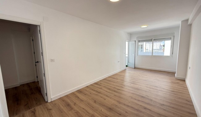 Resale - Apartment - Torrevieja - Centro