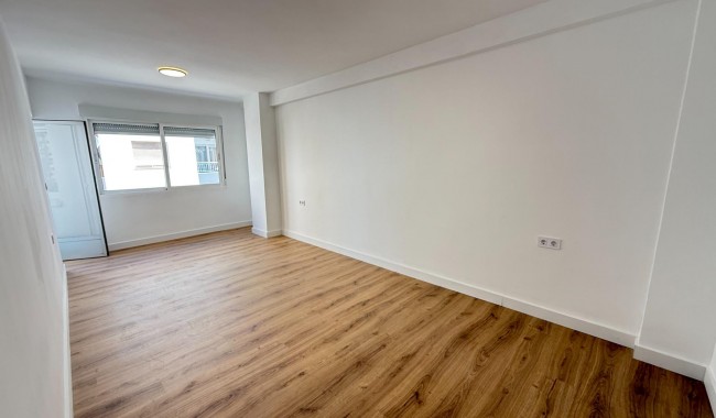 Resale - Apartment - Torrevieja - Centro