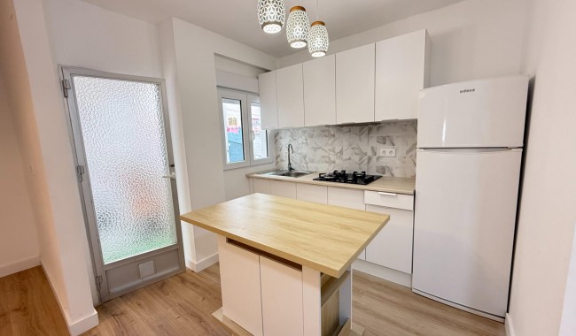 Resale - Apartment - Torrevieja - Centro