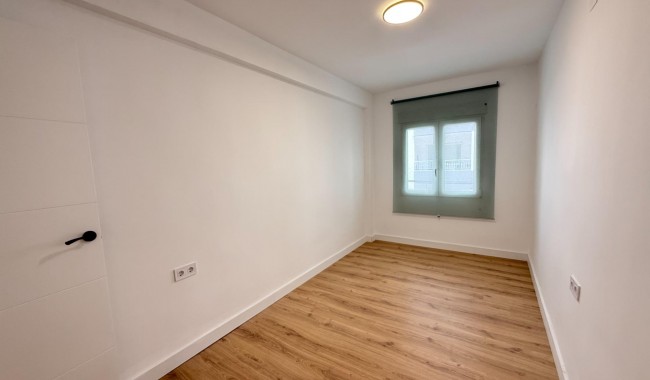 Resale - Apartment - Torrevieja - Centro