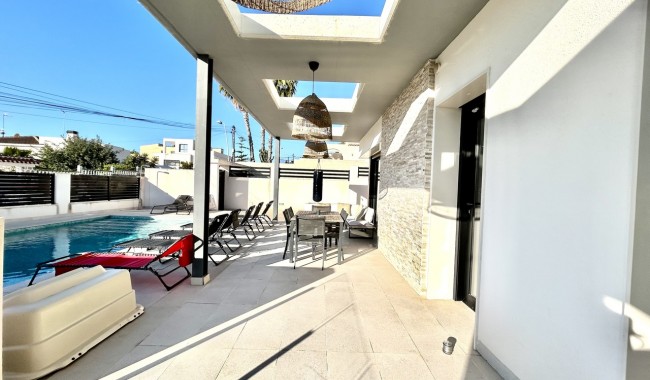 Resale - Villa - Torrevieja - Los Balcones